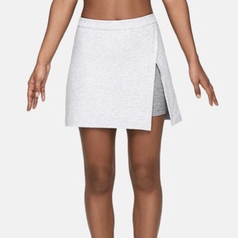 grey OV court skirt